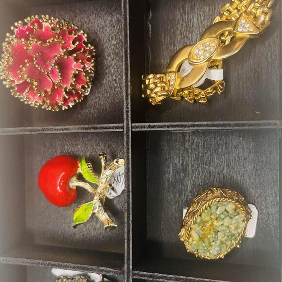 Vintage Gold-Tone Chain Bracelet with Crystal Accents — Statement 1990s Glam - Picture 6 of 8